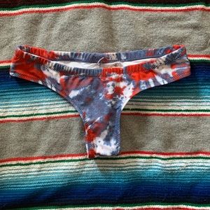 🌵VOLCOM TIE DYE CHEEKY BIKINI BOTTOMS SIZE SMALL